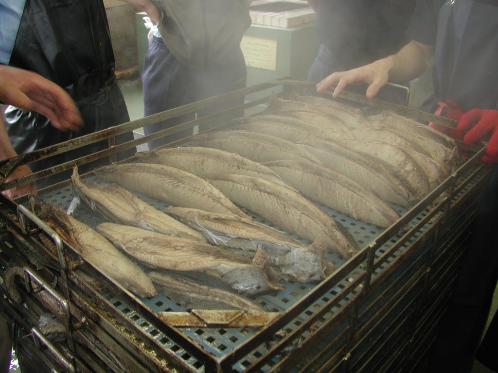 煮熟された鰹